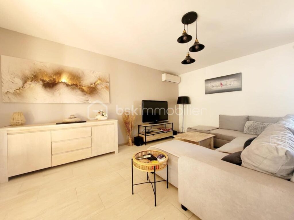 Propriété rare :Villa avec piscine et 3 dépendances locatives – Un placement idéal – 9 pièces – 7 chambres – 190 m²