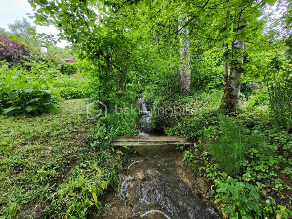 Terrain viabilisé à visiter sans attendre ! – NR pièces – NR chambres – 964 m²