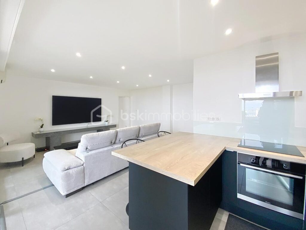 APPARTEMENT T2 de 102 m² – LOGGIA/TERRASSE – VUE PORT – GARAGE – SÈTE / BAS SAINT-CLAIR – QUARTIER HAUT ** – 2 pièces – 1 chambre – 59 m²