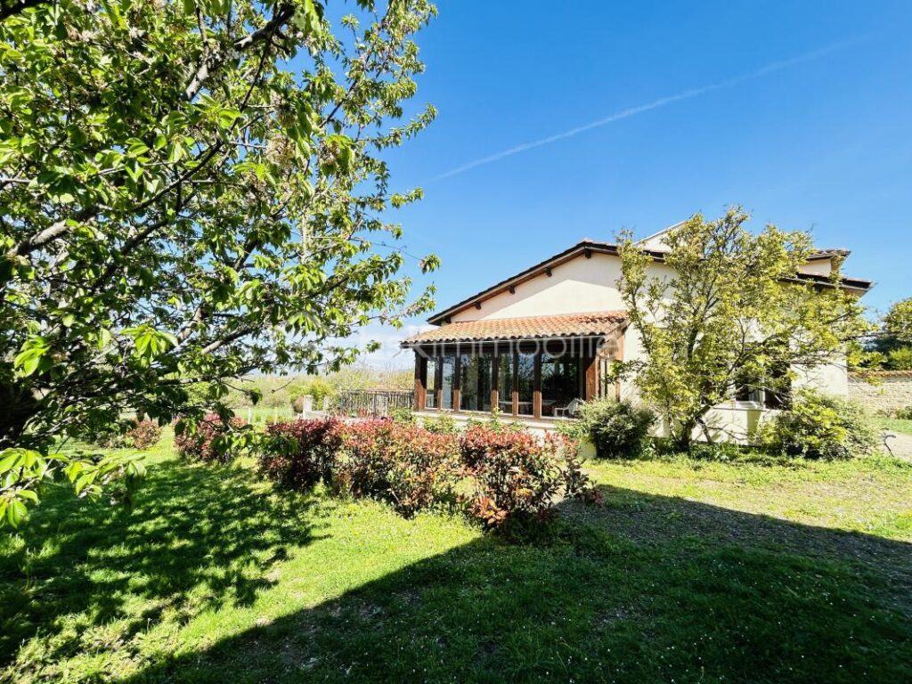 Maison avec grand Terrain (7000m2) et dépendance – 5 pièces – 4 chambres – 134 m²