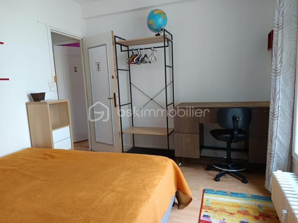 T 5 de 98 m2 a cote de la Gare – 5 pièces – 3 chambres – 98 m²