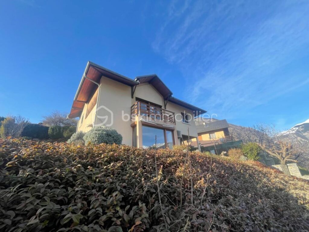Maison 155m² sur les hauteurs de St Jean de Maurienne – 6 pièces – 5 chambres – 155 m²