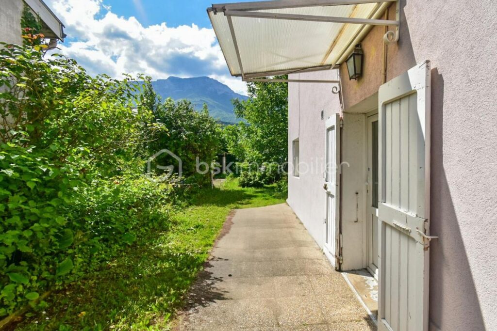 Maison familiale de 167m2 proche commodités – 7 pièces – 5 chambres – 167 m²