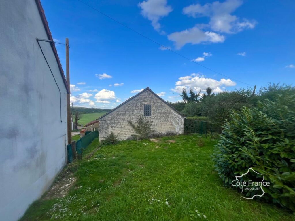 Charmante longère de 160 m2 habitables avec dépendances et j – 6 pièces – 4 chambres – 160 m²