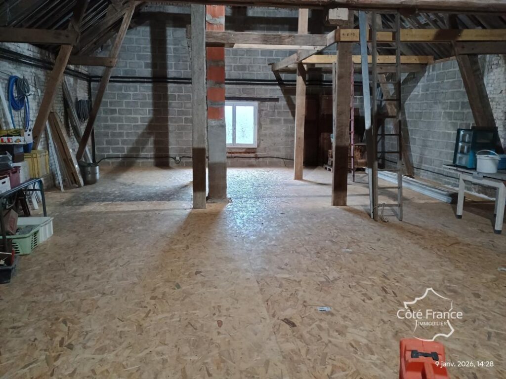 AISNE – VERVINS – CORPS DE FERME sur plus de 5500 m2 de terr – 8 pièces – 3 chambres – 185 m²