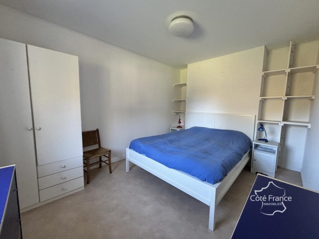 Maison d’été très charmante avec plus de 5 hectares du terra – 3 pièces – 2 chambres – 65 m²