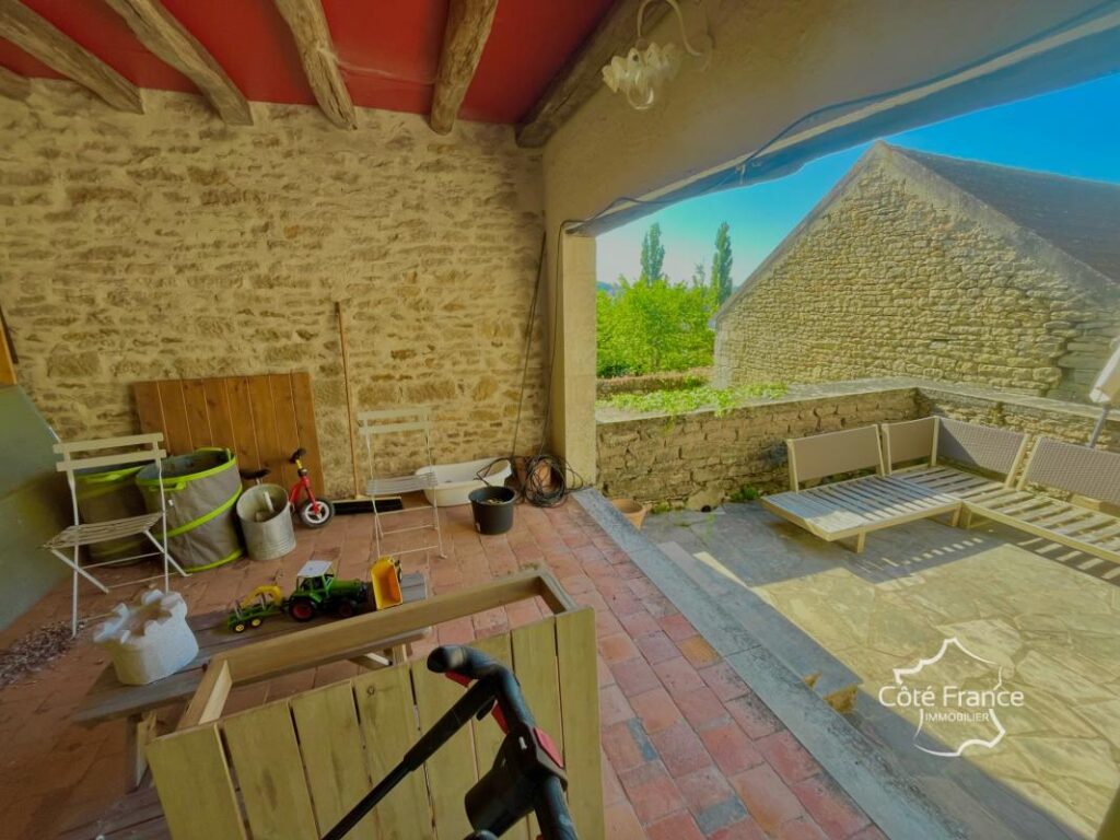 Demeure médiévale de charme avec vues imprenables au coeur de – 4 pièces – 2 chambres – 127 m²