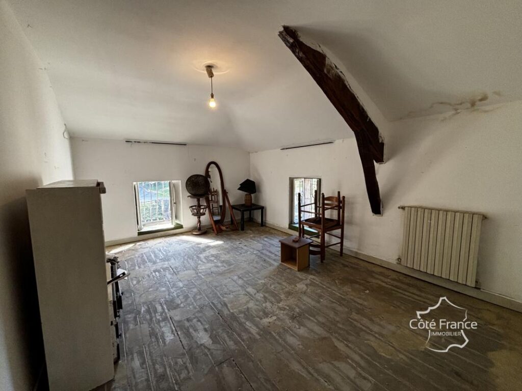 Maison de village avec local commercial et grande jardin, ga – 8 pièces – 4 chambres – 130 m²