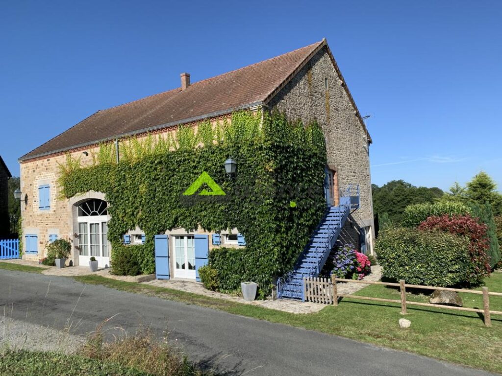 Magnifique Propriété – 270 m2 + Etang – 11 pièces – 8 chambres – 270 m²