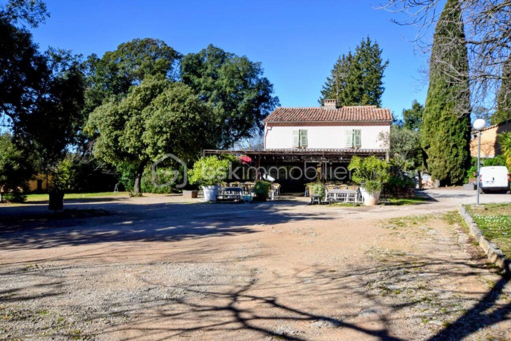 MAGNIFIQUE MAISON RÉNOVÉE 3 PIÈCES PLAIN-PIED DANS UN DOMAINE DE RÊVE – 3 pièces – 2 chambres – 72 m²