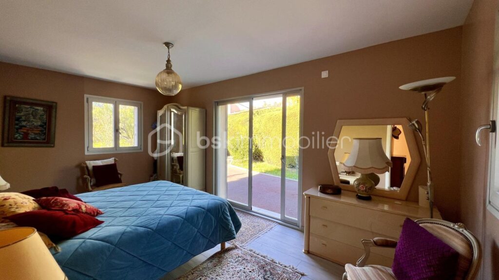 Villa 6 pièces, Piscine, Double garage, Calme, Quartier résidentiel – 6 pièces – 4 chambres – 150 m²