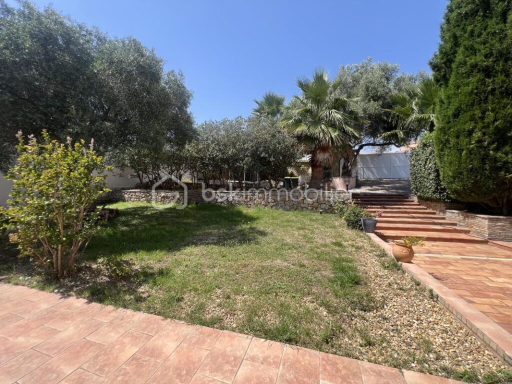 Maison 280m2 à Poussan – 7 pièces – 6 chambres – 280 m²