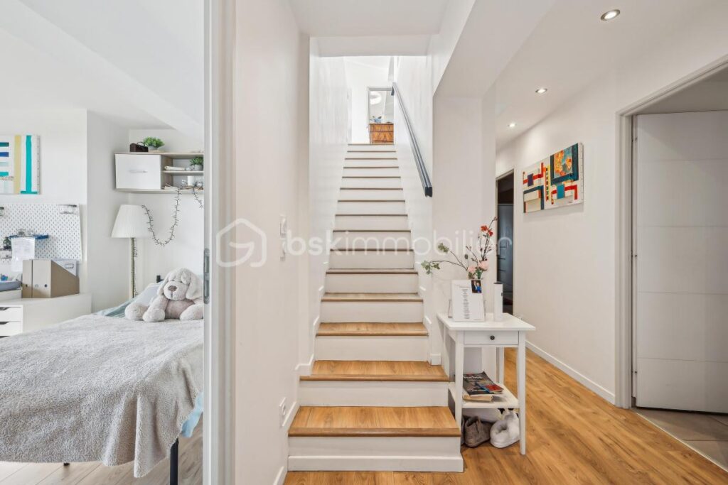 Un espace de vie exceptionnel avec de multiples terrasses ! – 7 pièces – 4 chambres – 234 m²