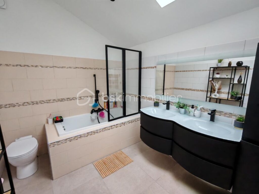 CHARME & AUTHENTICITÉ AU CŒUR DE LA CAMPAGNE BRESSANE – 8 pièces – 4 chambres – 171 m²