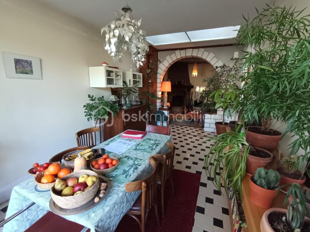 Maison de ville familiale classée C au DPE – 6 pièces – 4 chambres – 97 m²