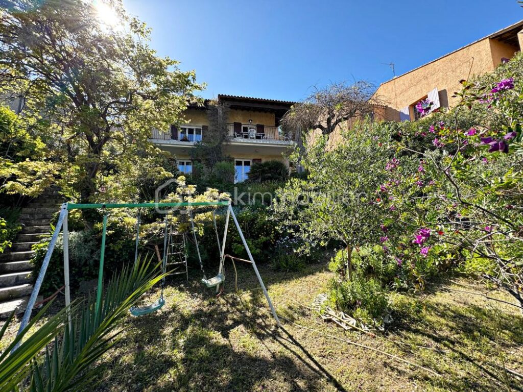 DPT VAR (83) – SIX-FOURS-LES-PLAGES – VILLA DE 130 m² SUR TERRAIN DE 683 m² – 6 pièces – 4 chambres – 130 m²