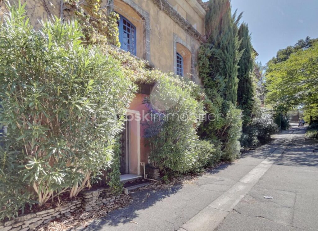 Maison de caractère avec vue panoramique – Ménerbes, Luberon – 9 pièces – 4 chambres – 155 m²