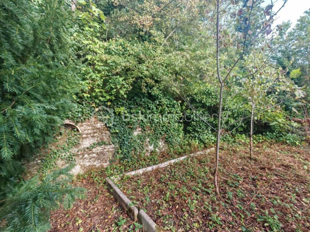 CREIL – Maison individuelle 6 pièces – 102 m² habitables / 160 m² au sol – Grand jardin devant et derrière – Exposition plein sud – 6 pièces – 2 chambres – 101 m²