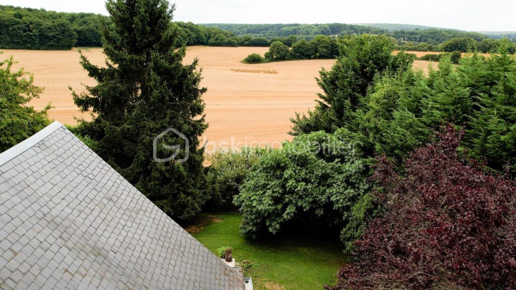 Magnifique longère de caractère avec beau terrain, véranda, annexes et grange sur la commune de Prémery – 6 pièces – 3 chambres – 171 m²