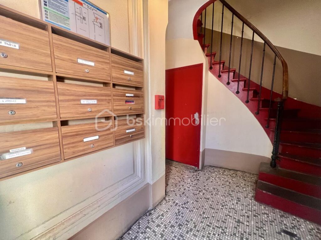 T2 de 43 m2 au 2ème étage sans ascenseur – RUE DE CRIMEE – Paris XIXème – 2 pièces – 1 chambre – 42 m²