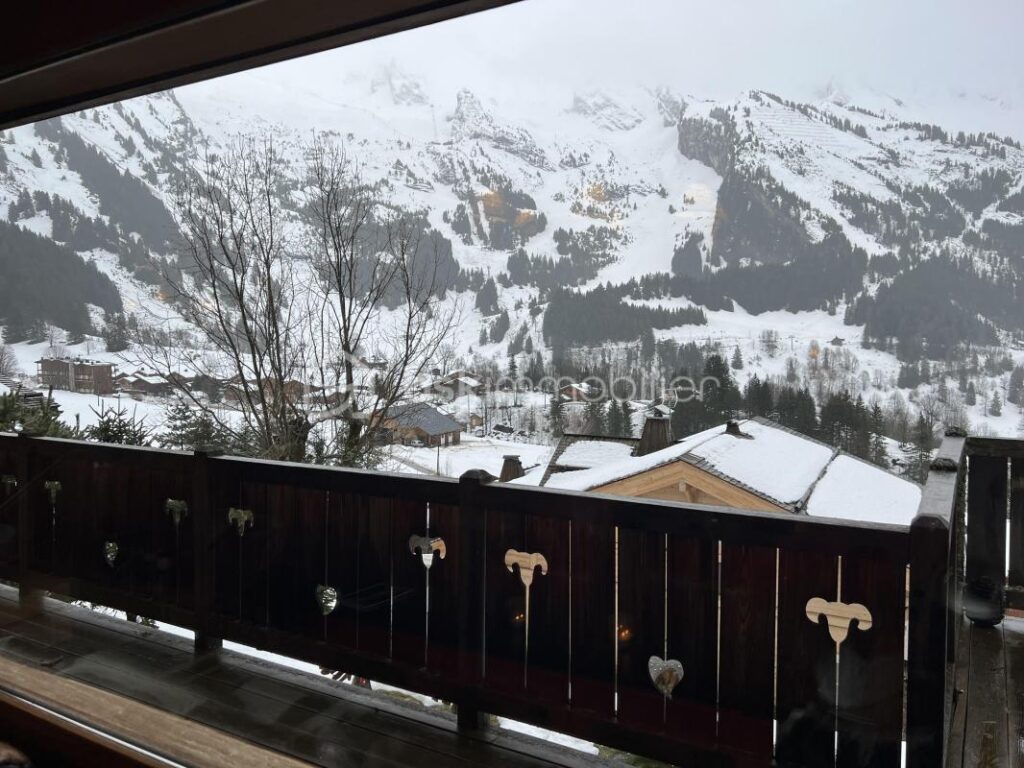BIEN D’EXCEPTION – Chalet luxueux à La Clusaz / site des Confins avec Piscine intérieure, 10 pièces et vue plein sud sur le massif des Aravis – 9 pièces – 7 chambres – 350 m²
