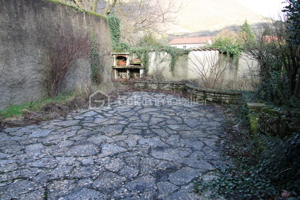 Entre Larzac et Cévennes. Maison de maître d’exception, vallée de la Dourbie NANT – 8 pièces – 3 chambres – 145 m²