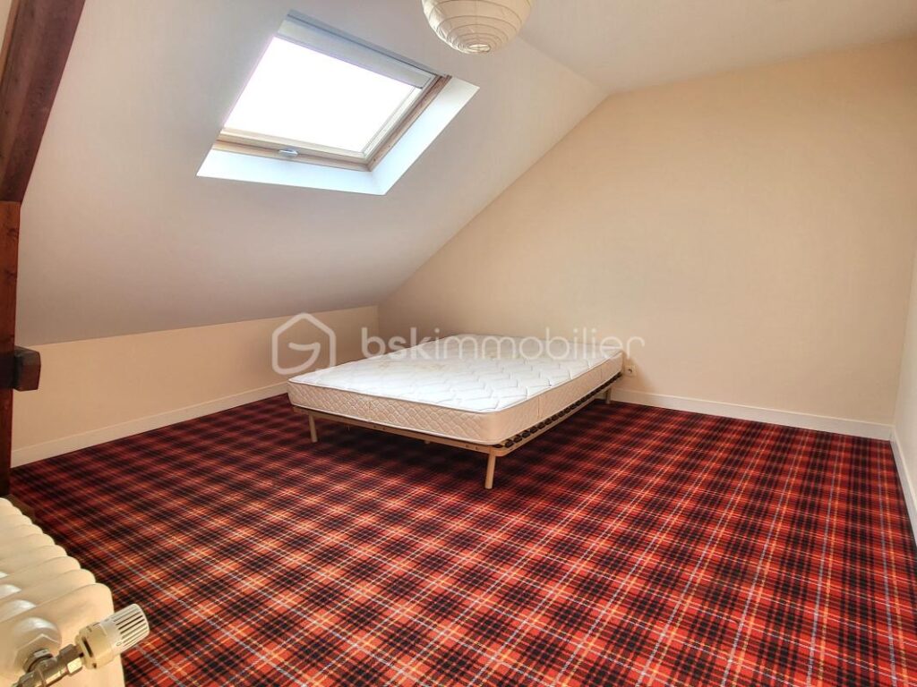 Une maison pleine de vie et de caractère située à Avranches ! – 7 pièces – 4 chambres – 215 m²