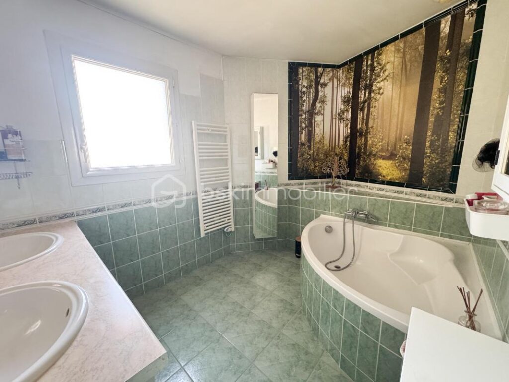 Maison de plain-pied 4 chambres 130m2 + véranda de 45m2 – 6 pièces – 4 chambres – 130 m²