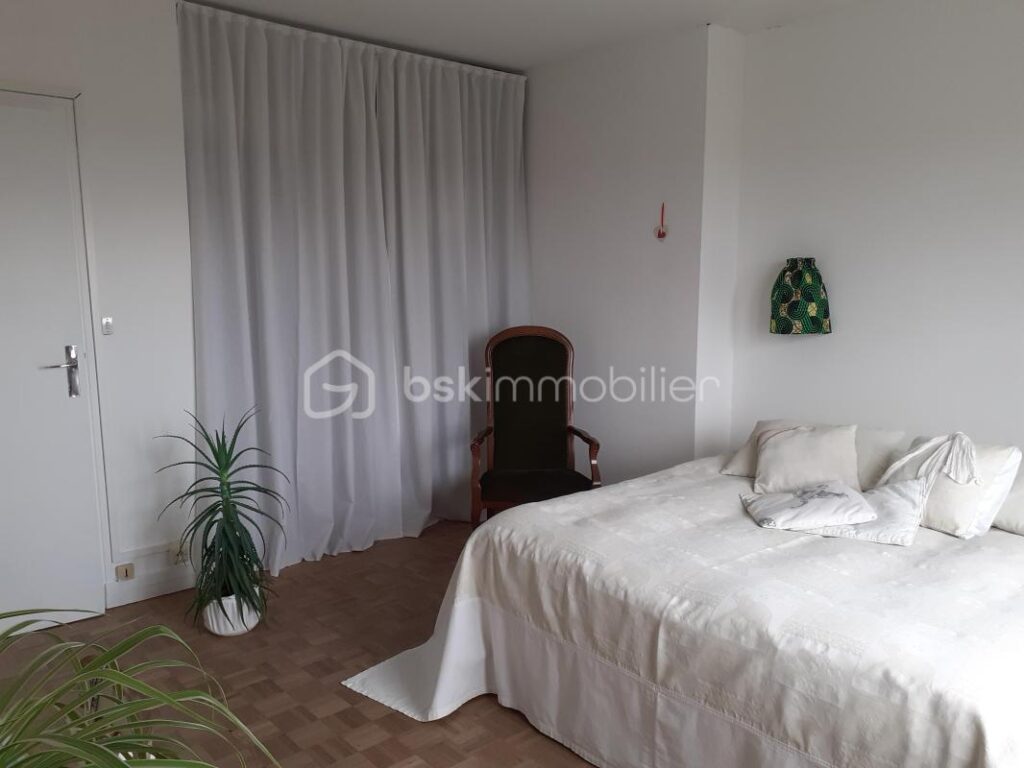 Appartement offrant une vue imprenable sur la Loire et la ville de Blois – 3 pièces – 2 chambres – 71 m²