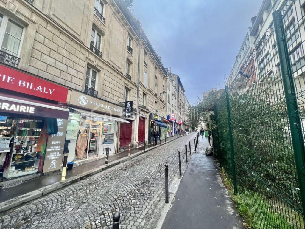 T4 / LOFT lumineux et traversant de 82 m2 avec 3 chambres, RUE POLONCEAU PARIX XVIIIème – 4 pièces – 3 chambres – 81 m²