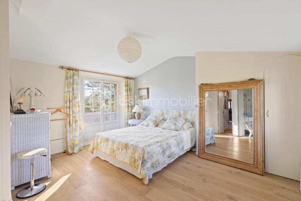 Une villa clés en main, alliant charme et sérénité dans un écrin de verdure – 5 pièces – 4 chambres – 170 m²