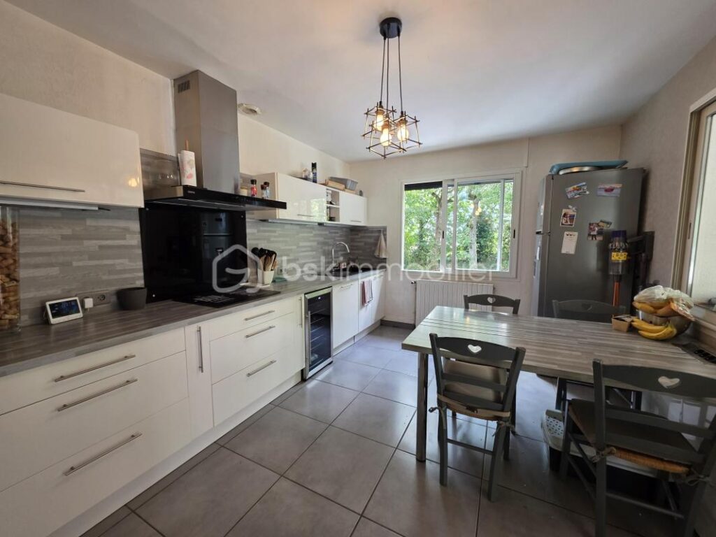 MAISON 128 m²- 4 CHAMBRES- PISCINE- POOL HOUSE- GARAGE – 5 pièces – 4 chambres – 128 m²