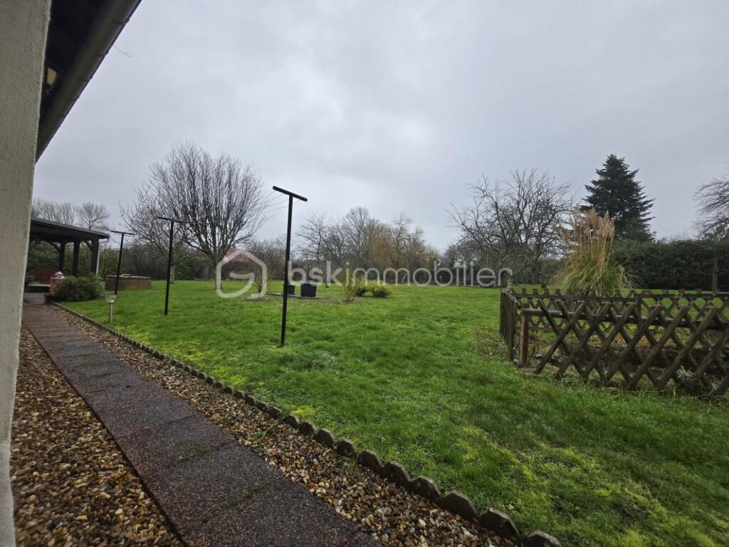 Magnifique longère de 131m² et ses dépendances à Saint Benin d’Azy – 4 pièces – 3 chambres – 138 m²