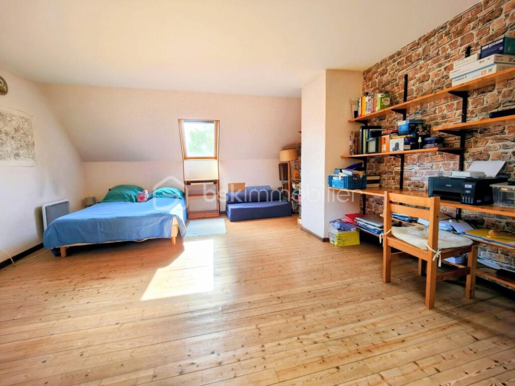 Maison familiale 4/5ch au calme avec jardin arboré vue sur la plaine – 7 pièces – 4 chambres – 113 m²