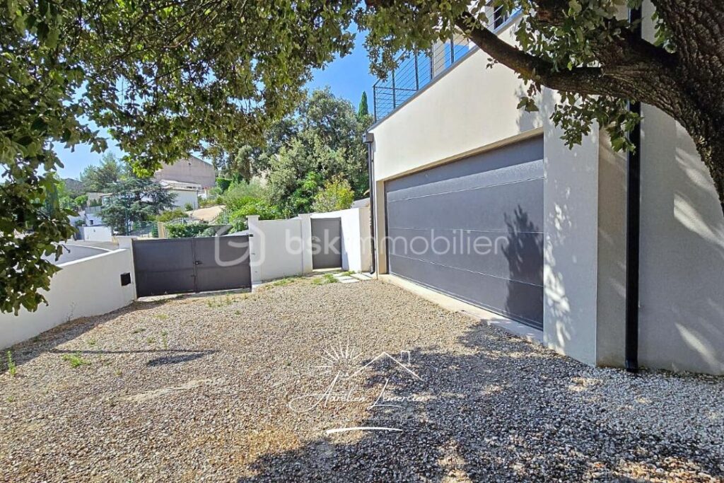 Villa 5 pièces 147m2 sur un terrain de 450m2 – Poulx – 5 pièces – 4 chambres – 147 m²