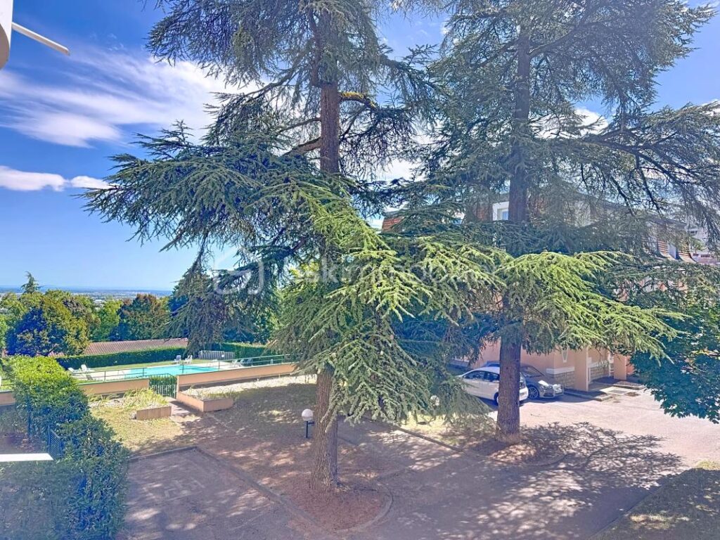 Bel appartement situé sur les hauteurs de Dijon- parking- cave et piscine – 2 pièces – 1 chambre – 51 m²