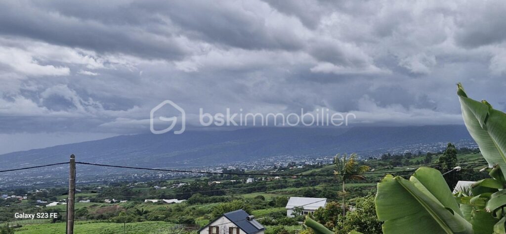 Maison a rénover A PETITE ILE – 4 pièces – 3 chambres – 75 m²