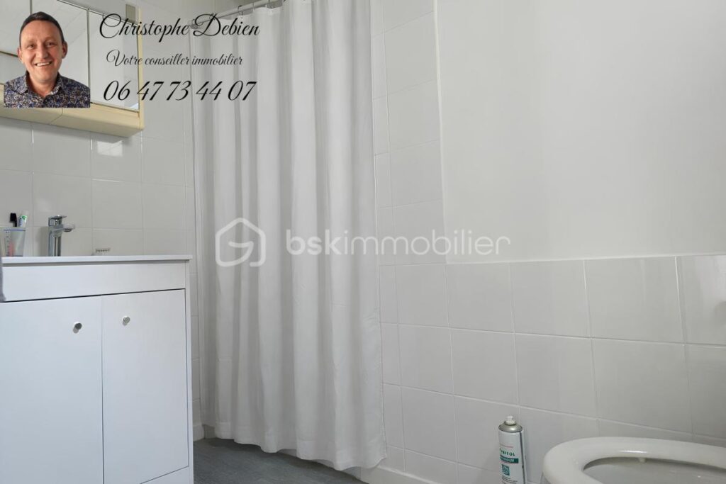 PAVILLON FAMILIAL 221 M² – 6 CHAMBRES – JARDIN CLOS & DÉPENDANCES – CENTRE DE CHAVAGNES-EN-PAILLERS – 10 pièces – 6 chambres – 221 m²