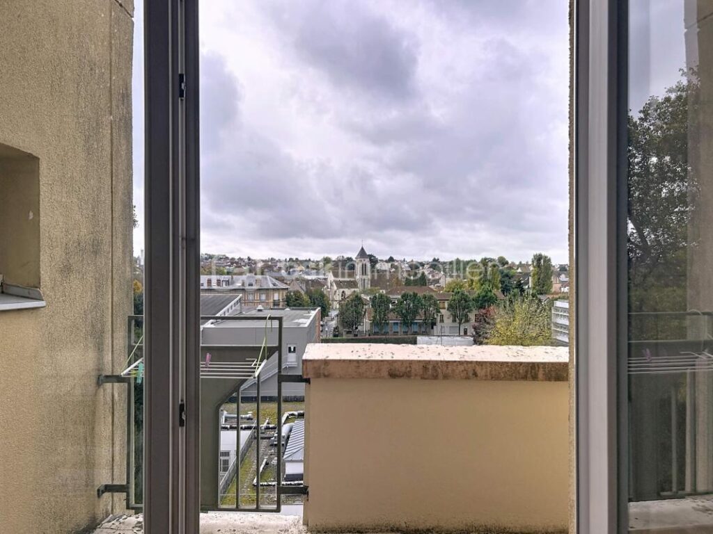 ***DUPLEX AVEC TERRASSE ET BALCONS*** – 5 pièces – 3 chambres – 108 m²
