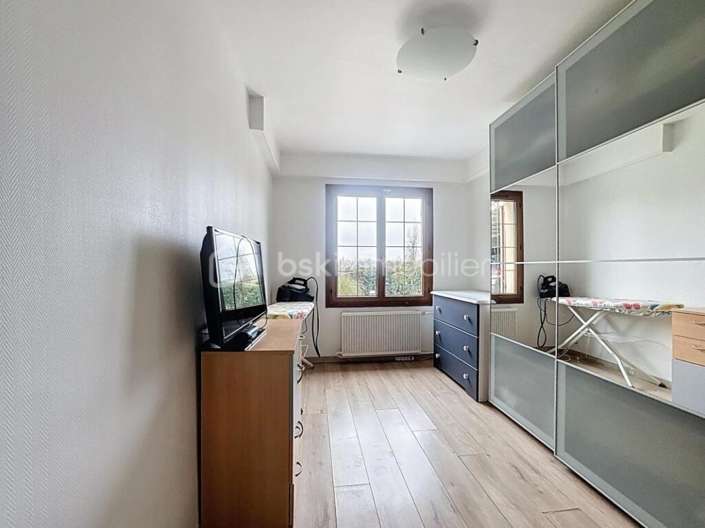 Maison familiale 6 pièces au calme dans un cadre verdoyant – 6 pièces – 5 chambres – 136 m²