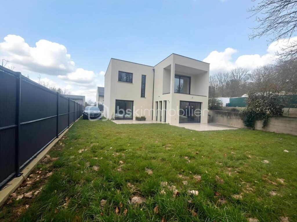 À vendre : Magnifique maison à Linas ! – 6 pièces – 4 chambres – 140 m²