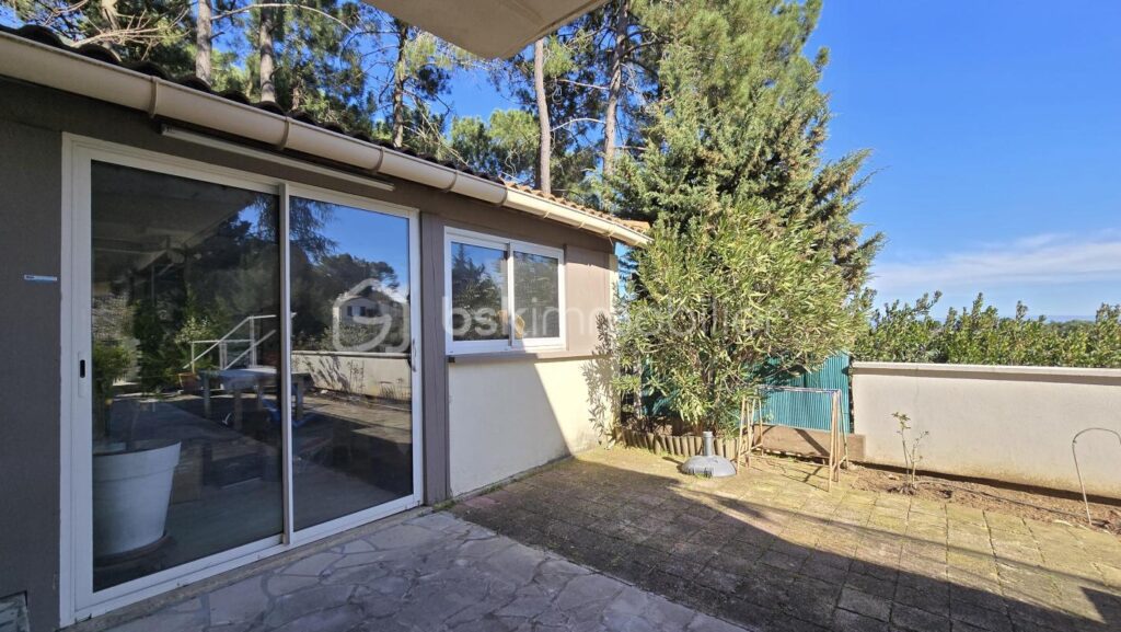 Maison + logement indépendant avec vue exceptionnelle, piscine et garage – 7 pièces – 5 chambres – 140 m²