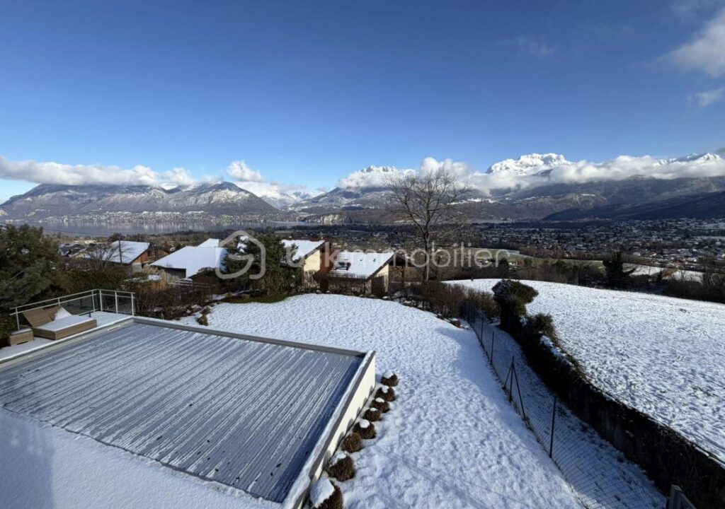 EXCLUSIVITE : SUPERBE VILLA MODERNE 270 M2 SAINT JORIOZ AVEC VUE SUR LAC D ANNECY – 9 pièces – 6 chambres – 269 m²