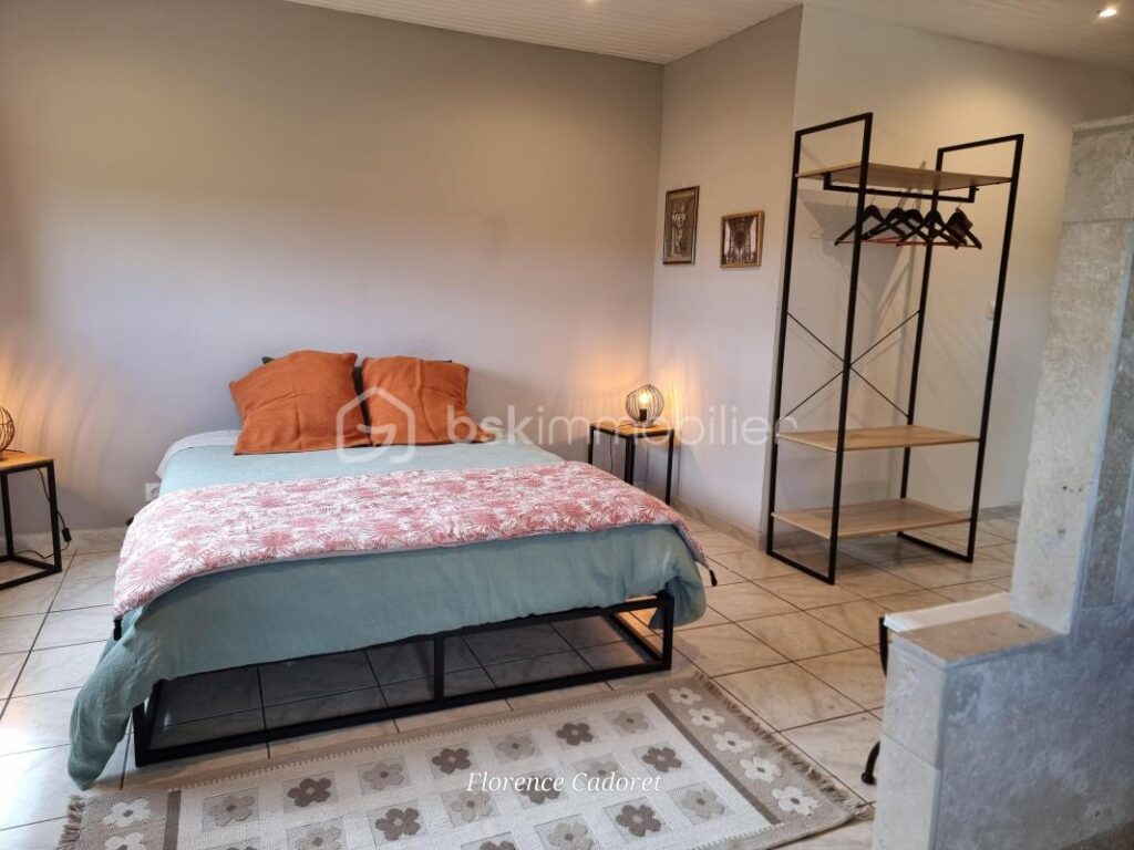 GRANDE VILLA AU CALME AUX PORTES D UZES – 8 pièces – 6 chambres – 239 m²