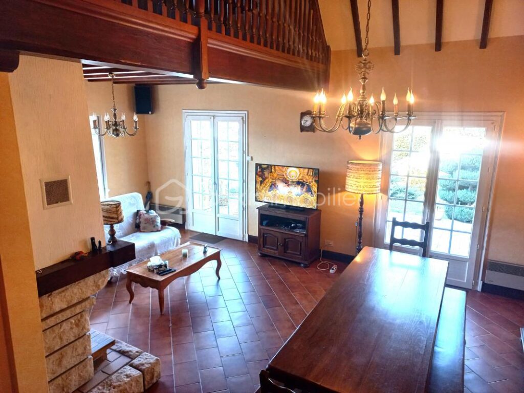 Maison spacieuse avec vue Pyrénées – 7 pièces – 4 chambres – 135 m²