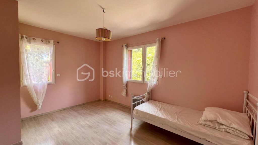 VILLA D’ARCHITECTE – VUE MER PANORAMIQUE – PISCINE – GARAGE – PROCHE CENTRE-VILLE – 7 pièces – 5 chambres – 230 m²