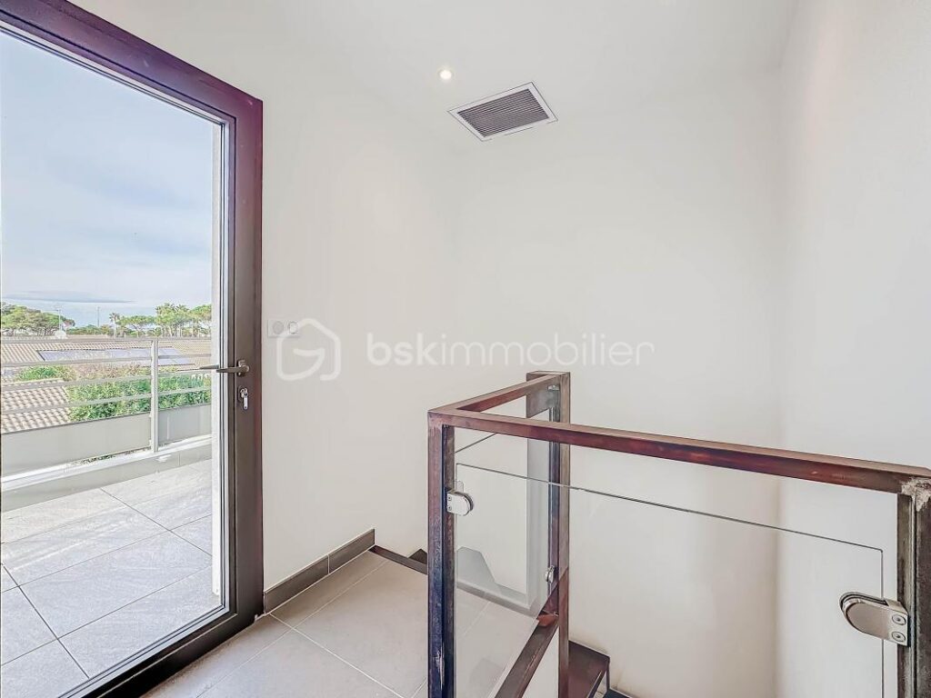 *** MAGNIFIQUE VILLA T5 de 2016 AVEC JARDIN PISCINABLE à PALAVAS *** – 5 pièces – 4 chambres – 100 m²