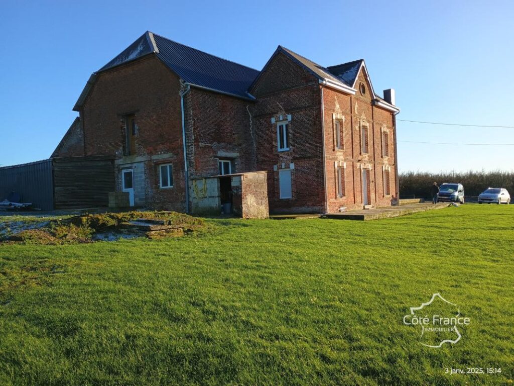 AISNE – VERVINS – CORPS DE FERME sur plus de 5500 m2 de terr – 8 pièces – 3 chambres – 185 m²
