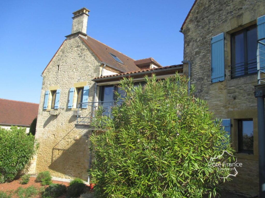 DORDOGNE-SARLAT LA CANEDA: ENSEMBLE IMMOBILIER DE GITES – NR pièces – 15 chambres – 720 m²