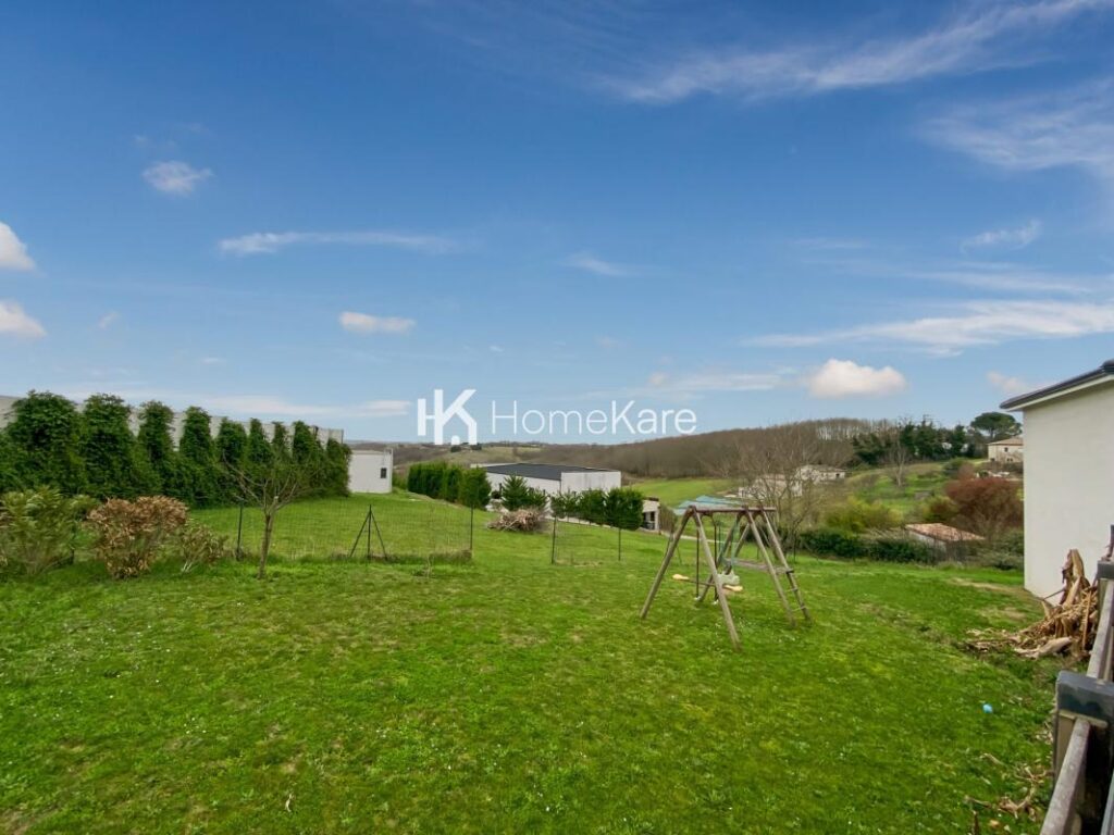 VILLA AVEC VUE, PISCINE, DEPENDANCE ET GRAND GARAGE – 8 pièces – 6 chambres – 275 m²